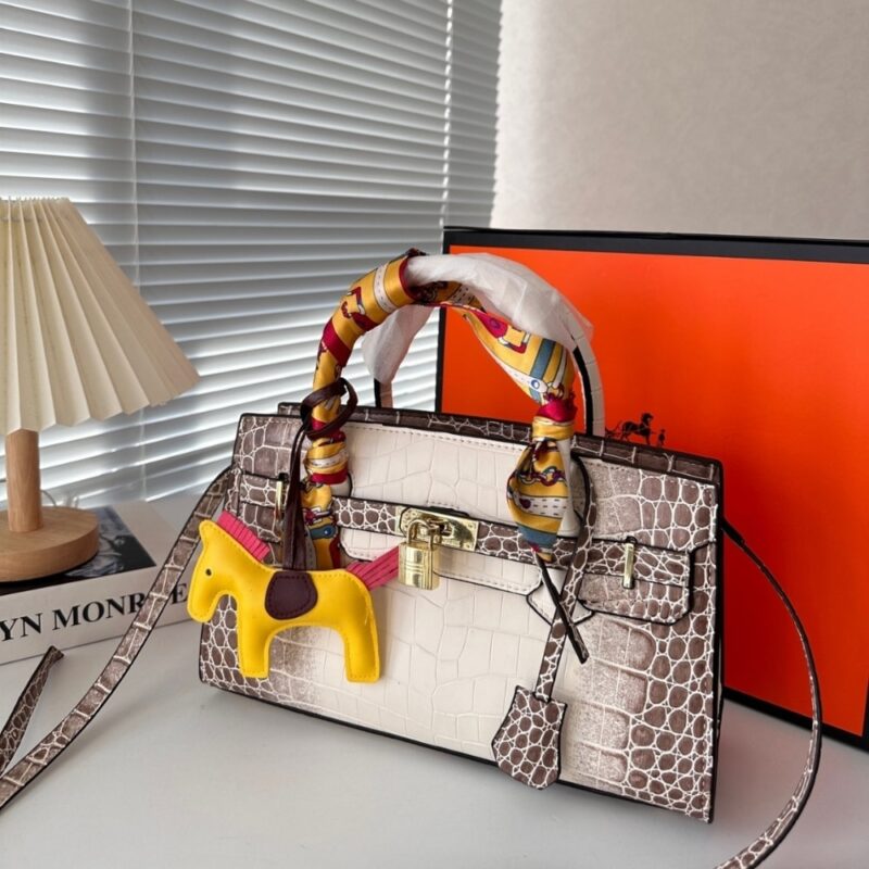 Alternative view of HERMES KELLY HIMALAYA BLANC 18CM