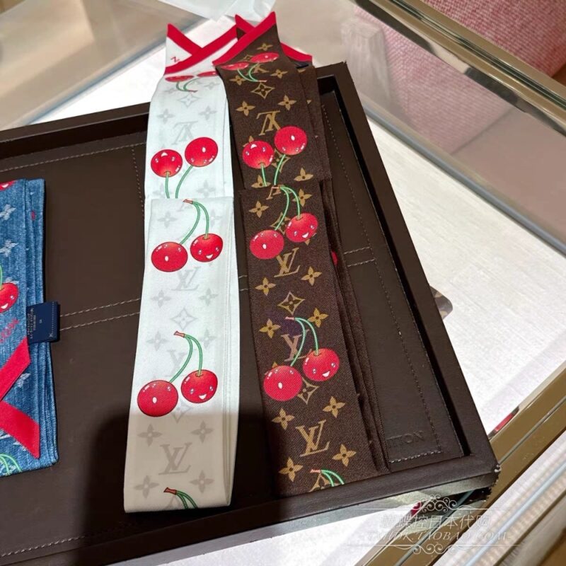 Alternative view of LOUIS VUITTON X MURAKAMI MONOGRAM CERISE BANDEAU BLANC M94968