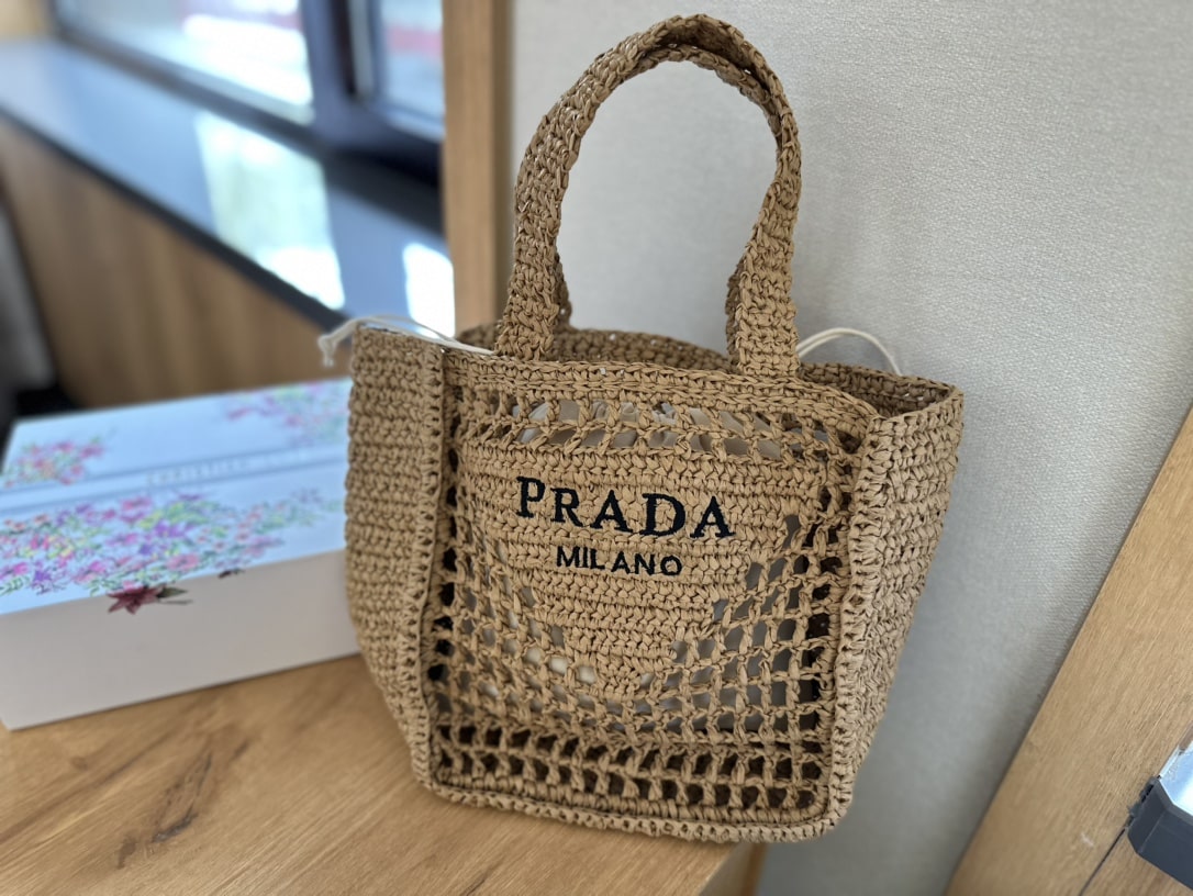 SUMMER SET: PRADA RAFFIA GRASS SMALL CROCHET TOTE BAG NATURAL 22CM & RAFFIA CRISSCROSS SLIDES NATURAL - Image 5