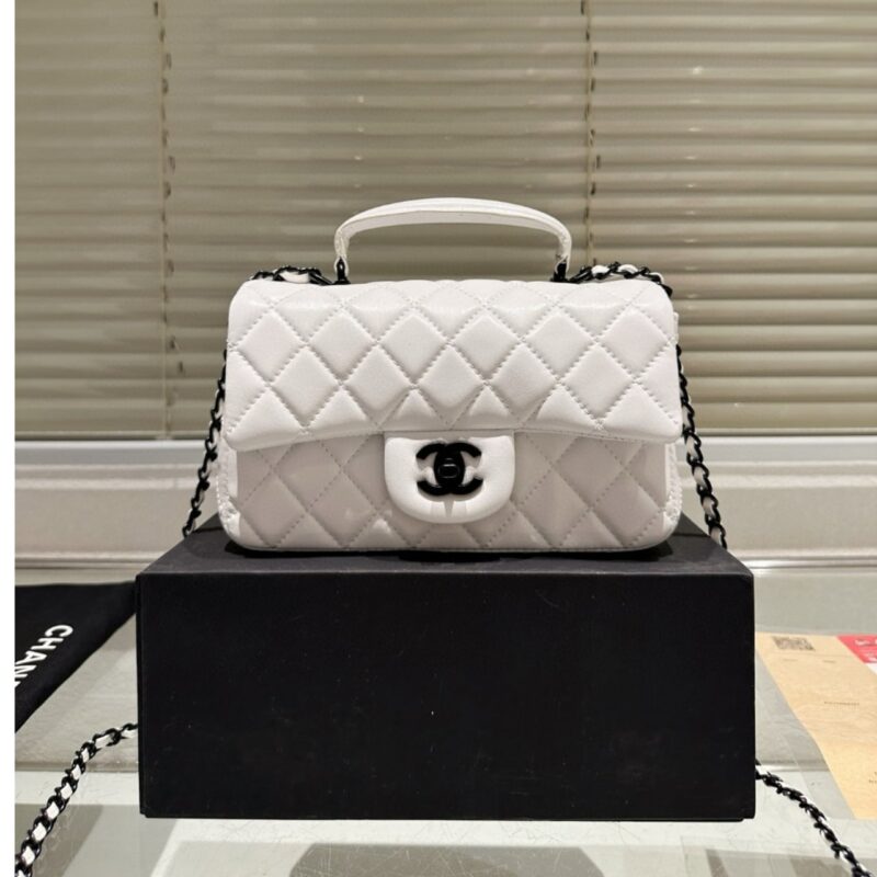 Alternative view of CHANEL VINTAGE SMALL CLASSIC FLAP BAG WHITE 20CM
