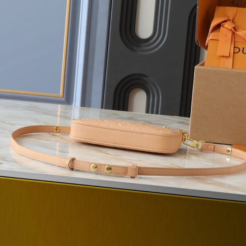 Alternative view of LOUIS VUITTON EASY POUCH SAND 19CM M14421