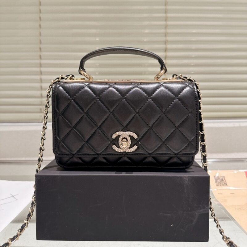 Alternative view of CHANEL WALLET ON CHAIN STRASS AND GOLD TONE METAL BLACK 19CM AP4323 B16717 94305