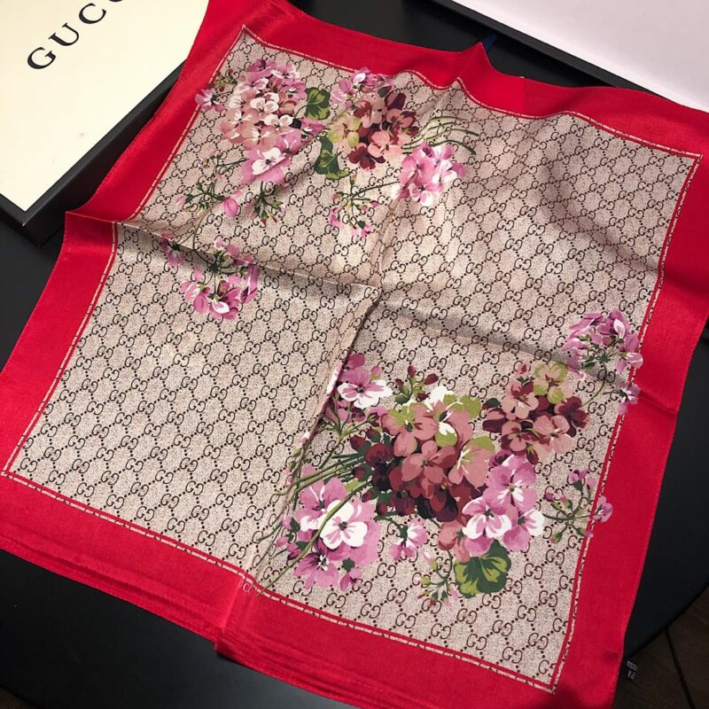 Alternative view of GUCCI GG BLOOMS FOULARD SCARF RED