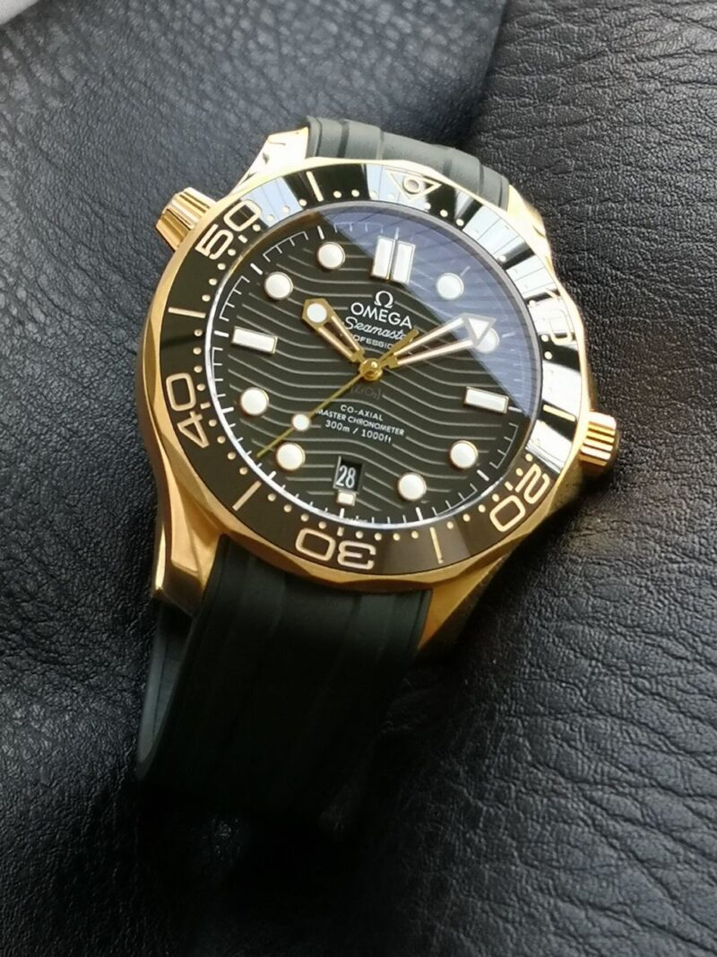 Alternative view of OMEGA SEAMASTER DIVER 300 DARK GREEN 42MM 21062422010001