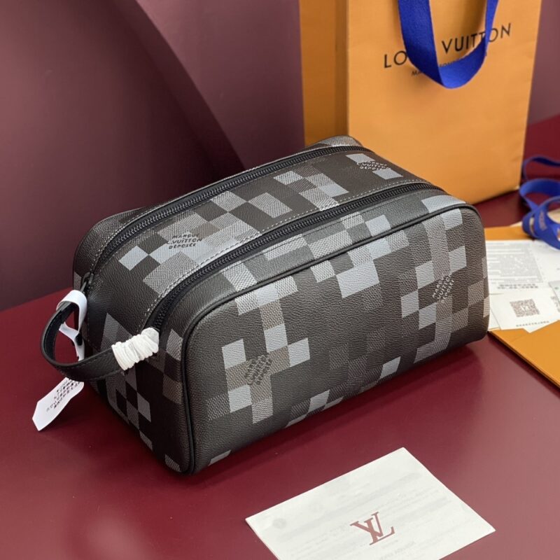 Alternative view of LOUIS VUITTON DOPP KIT BLACK 28CM M15109
