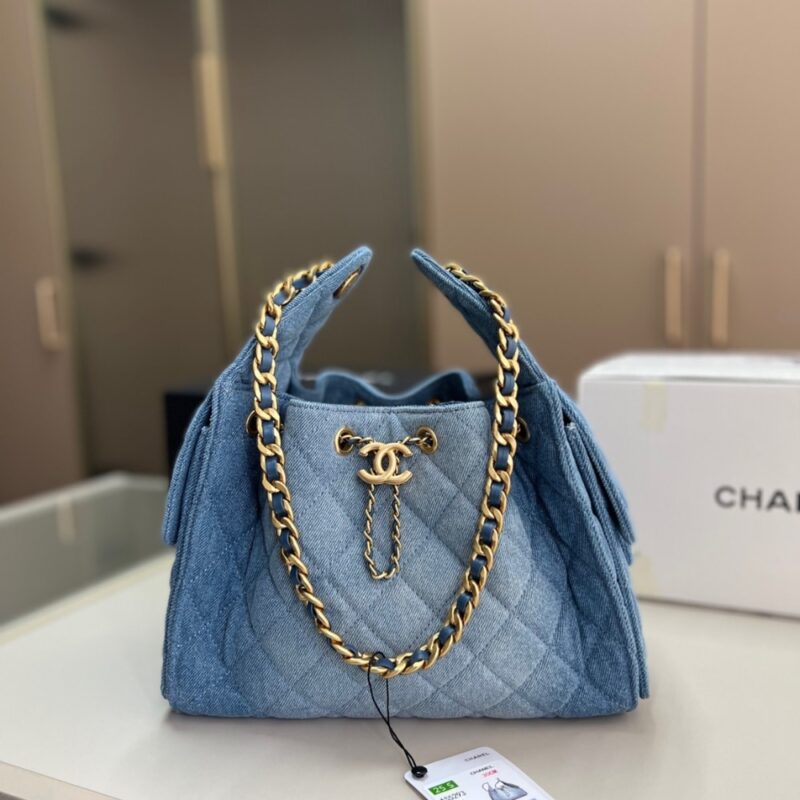 Alternative view of CHANEL 25 SMALL HANDBAG WASHED DENIM BLUE 26CM AS5293 B20603 U0475