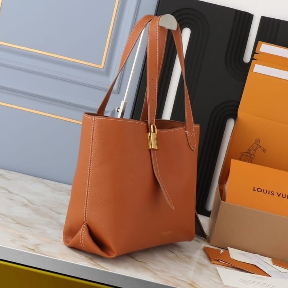 ICONIC SET: LOUIS VUITTON LOW KEY CABAS MM & LOW KEY COMPACT WALLET - Image 3