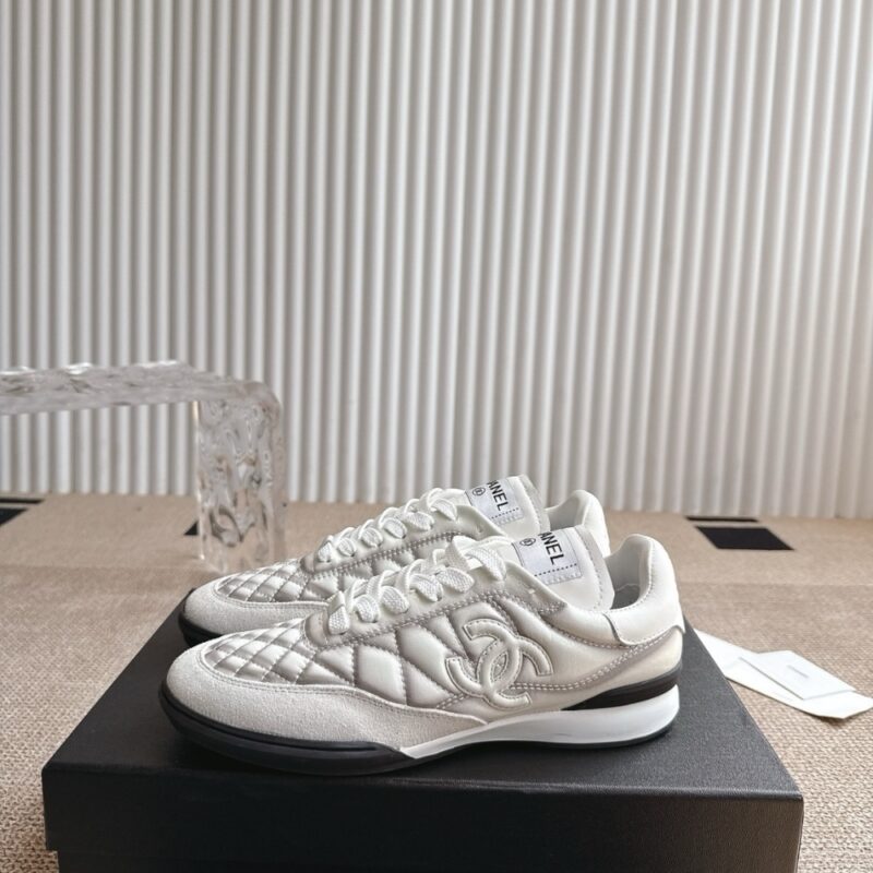 Alternative view of CHANEL SNEAKER WHITE AND LIGHT GRAY G45839 B21630 U3090