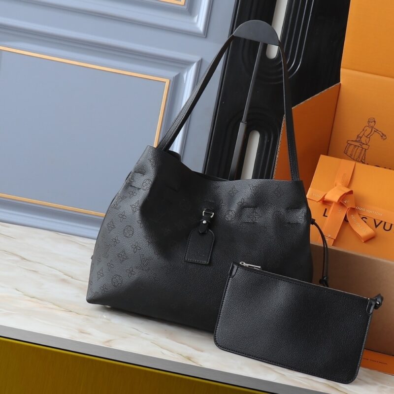 Alternative view of LOUIS VUITTON BOUNDLESS BAG BLACK 16CM M13179