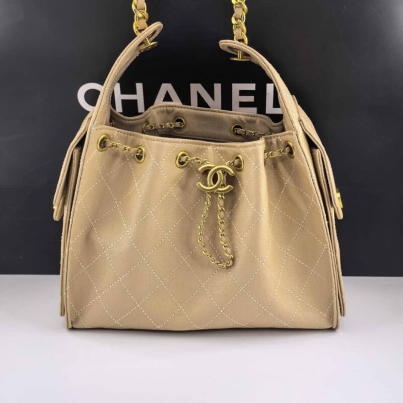 Alternative view of CHANEL 25 SMALL HANDBAG GRAINED AND GOLD TONE METAL BEIGE 26CM
