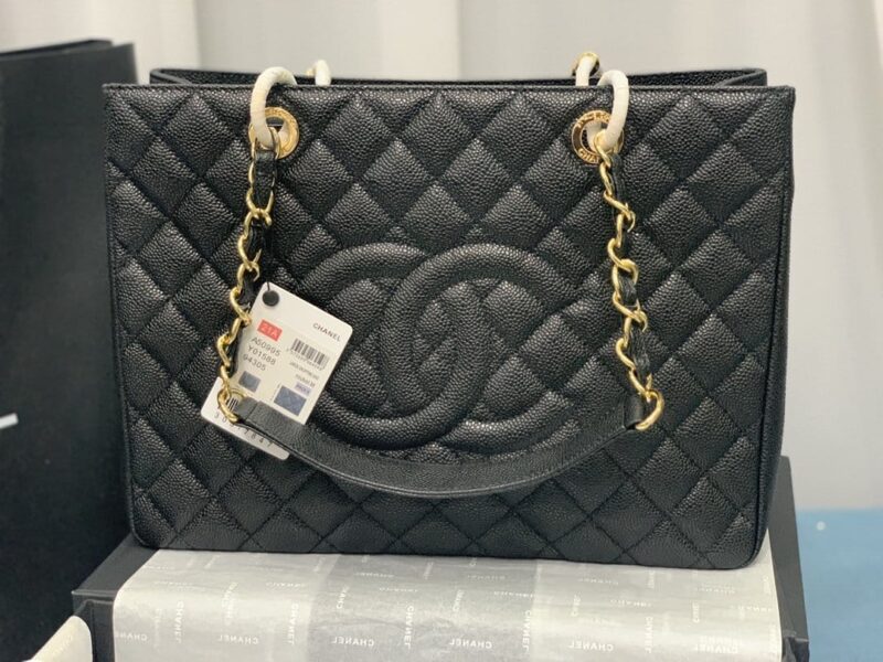 Alternative view of ICONIC SET: CHANEL BOLSA GRAND TOTE & LONG FLAP WALLET