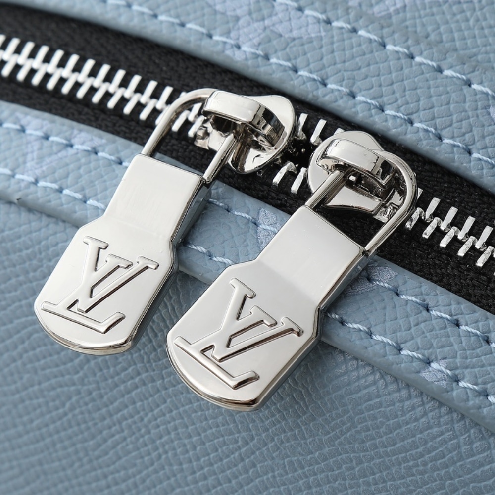 LOUIS VUITTON DISCOVERY BACKPACK PM SKY BLUE 38CM M14072 - Image 6