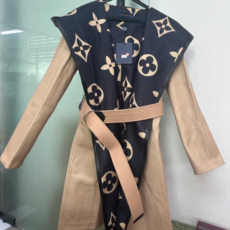 Alternative view of LOUIS VUITTON HOODED COAT DOUBLE FACED SILK WOOL BROWN 1AAGAV