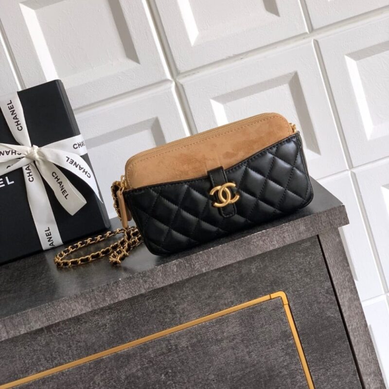 Alternative view of [SUPER VIP 1:1] - CHANEL ZIPPED PHONE HOLDER WITH CHAIN SHINY AND GOLD TONE METAL BLACK BEIGE 18CM AP4743 B20685 U1546