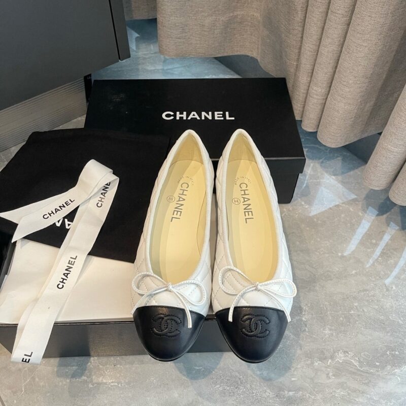 Alternative view of CHANEL BALLERINA WHITE AND BLACK