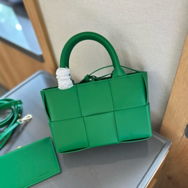Alternative view of BOTTEGA VENETA SMALL ARCO TOTE GREEN 24CM