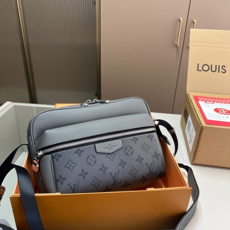 Alternative view of LOUIS VUITTON OUTDOOR MESSENGER GUNMETAL GRAY 26CM M30830