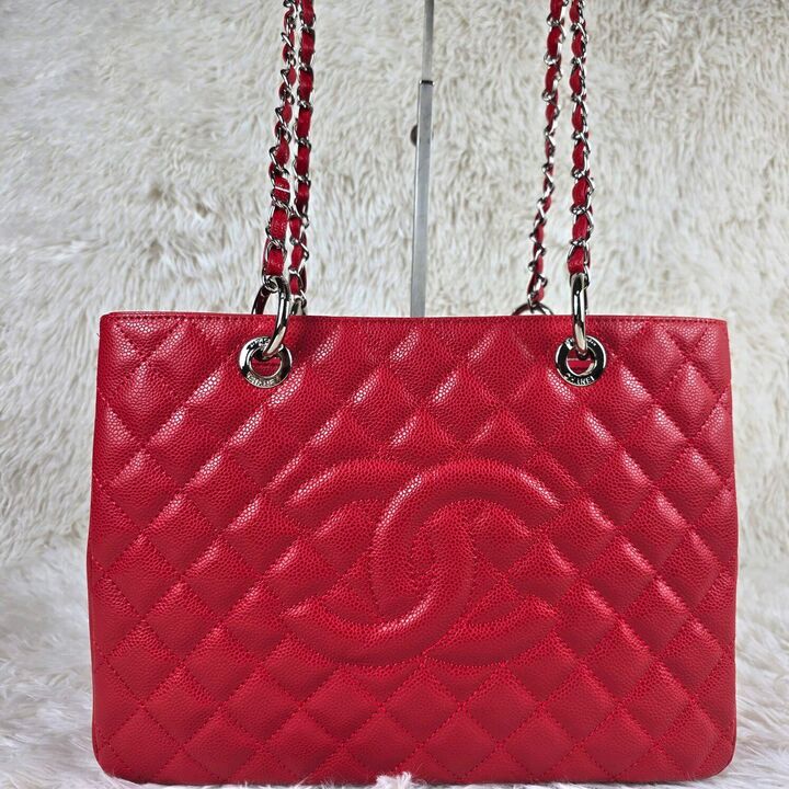 Alternative view of CHANEL GRAND SHOPPING TOTE RED 33CM