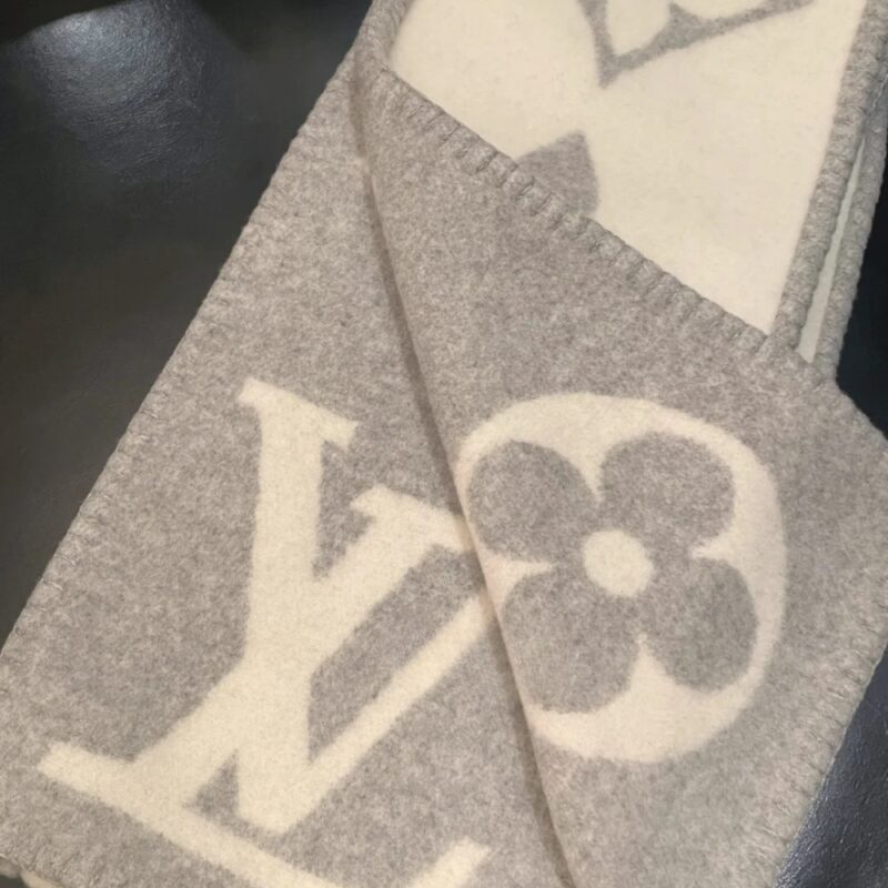 Alternative view of LOUIS VUITTON SWEET DREAMS SCARF GREY 240CM M77380