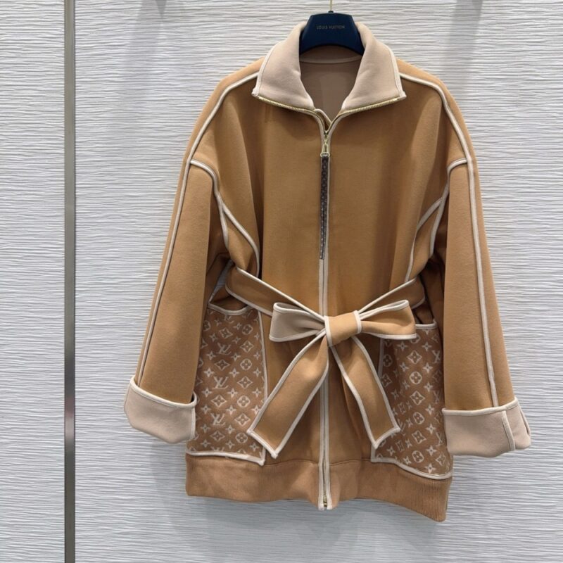 Alternative view of LOUIS VUITTON MONOGRAM ACCENT KNITTED COAT CAMEL BEIGE 1AHZFY