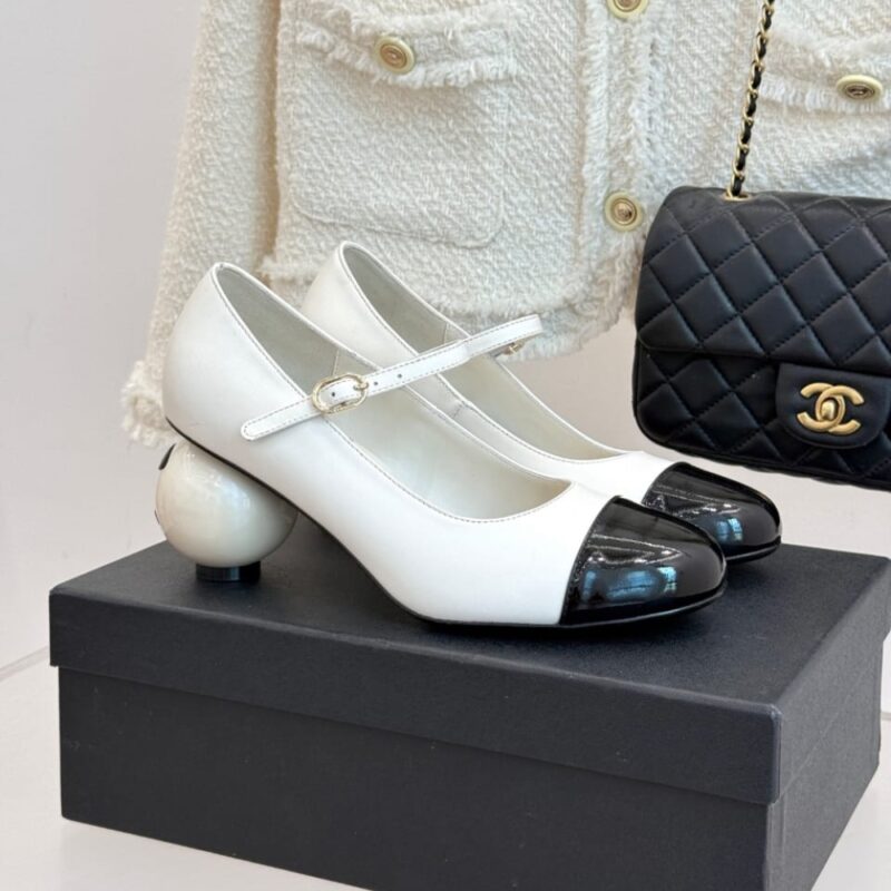 Alternative view of CHANEL MARY JANES PATENT AND IMITATION PEARLS WHITE BLACK G46775 B22202 U4186