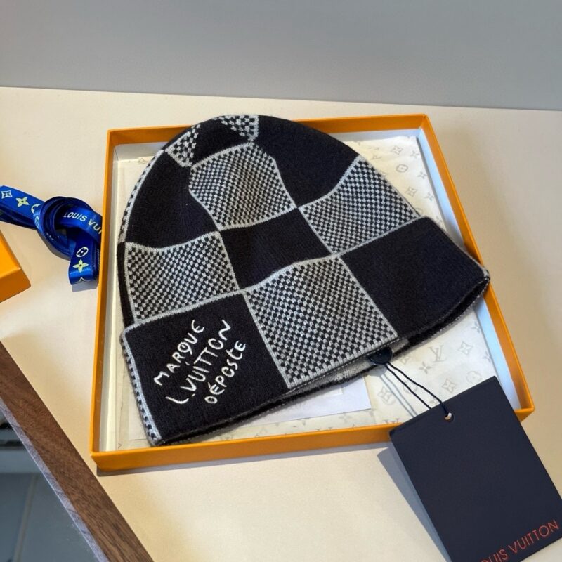 Alternative view of LOUIS VUITTON DAMIER HERITAGE BEANIE BLACK AND WHITE M90842