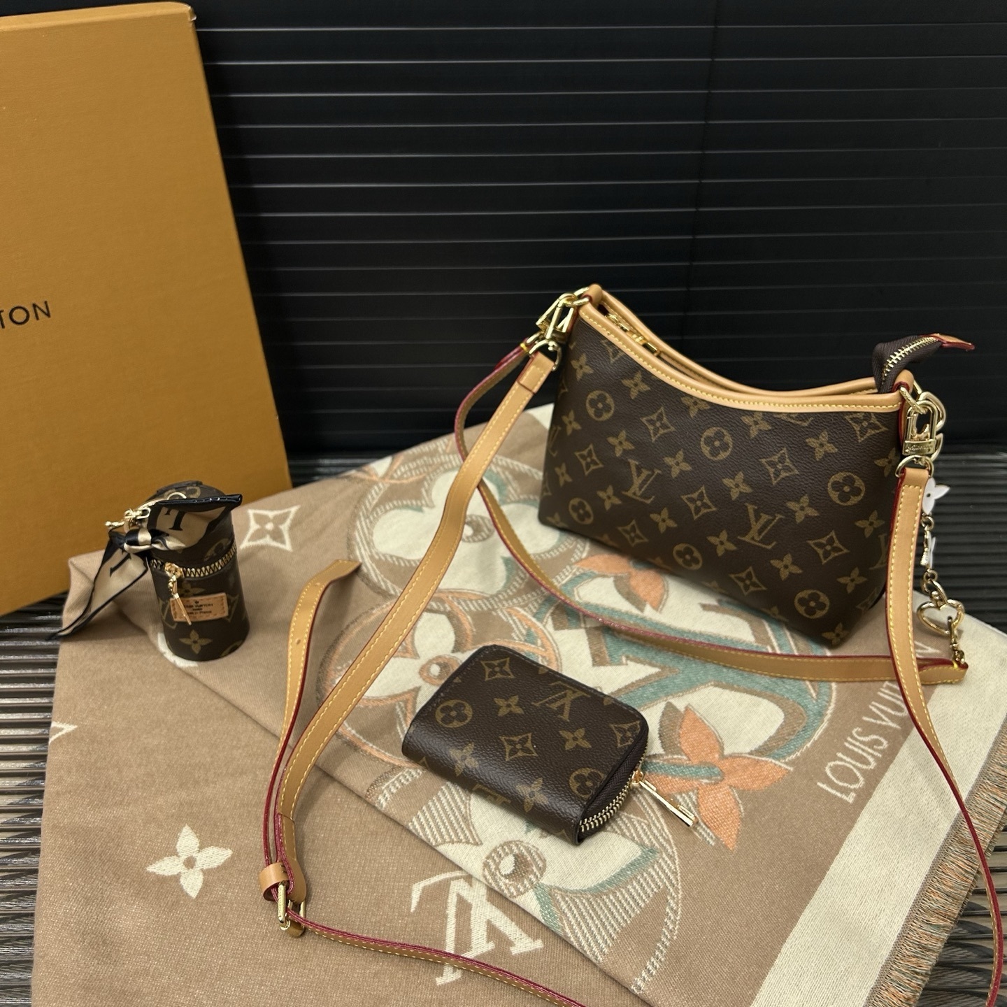 GIFT SET: LOUIS VUITTON CARRYALL BAG IN MONOGRAM CANVAS WITH KNOW ZIPPY COIN & SCARF MONOGRAM BEIGE - Image 2