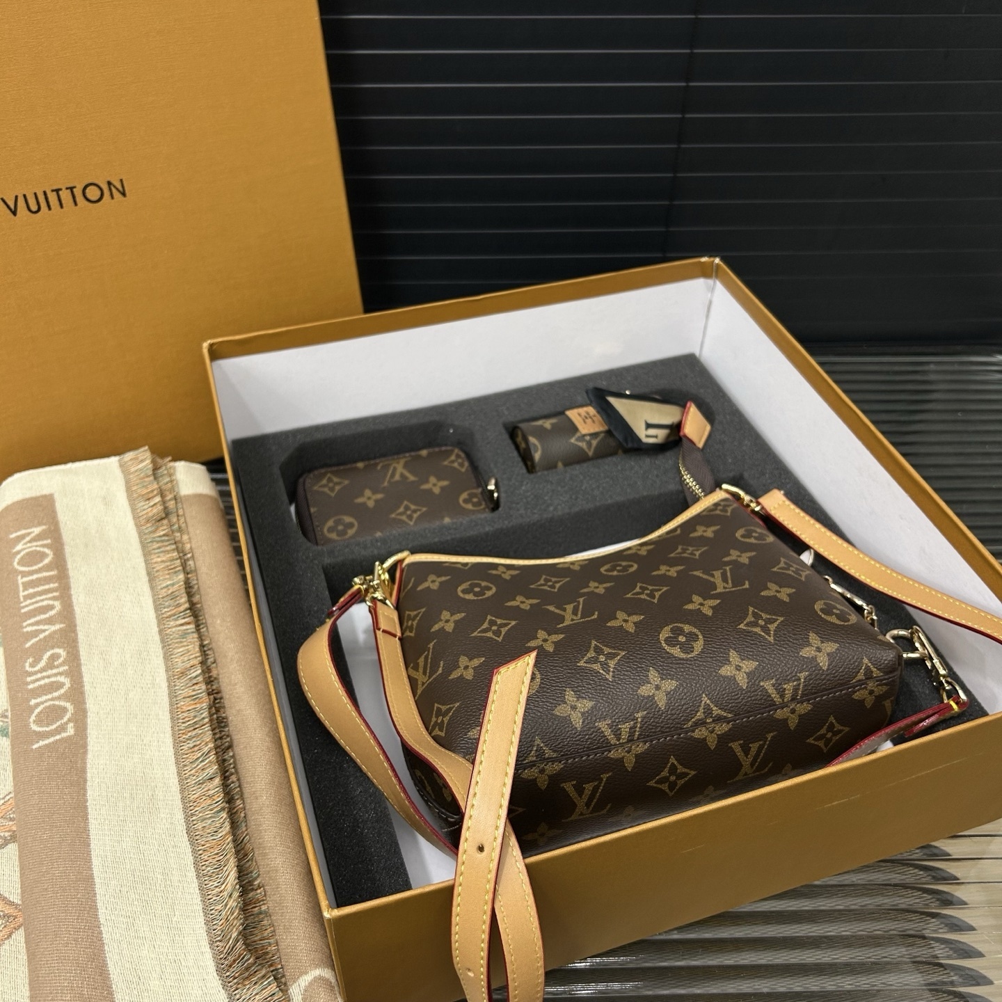 GIFT SET: LOUIS VUITTON CARRYALL BAG IN MONOGRAM CANVAS WITH KNOW ZIPPY COIN & SCARF MONOGRAM BEIGE - Image 7