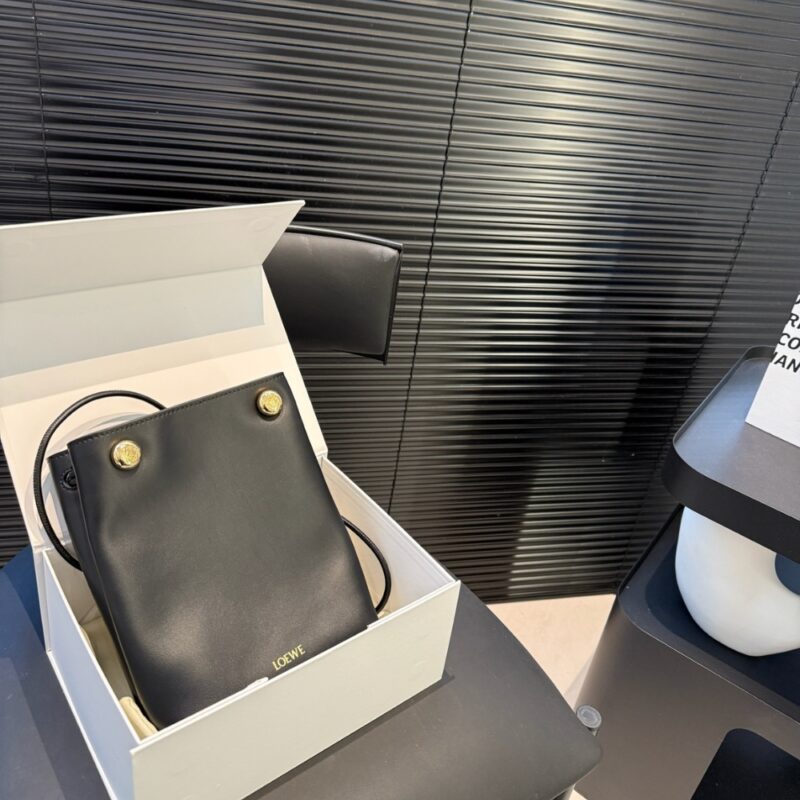 Alternative view of LOEWE PEBBLE POUCH BLACK 22CM CANBSPPX01 1100