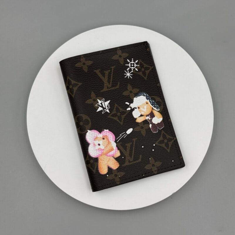 Alternative view of LOUIS VUITTON PASSPORT COVER AZUR FROST 14CM M12237