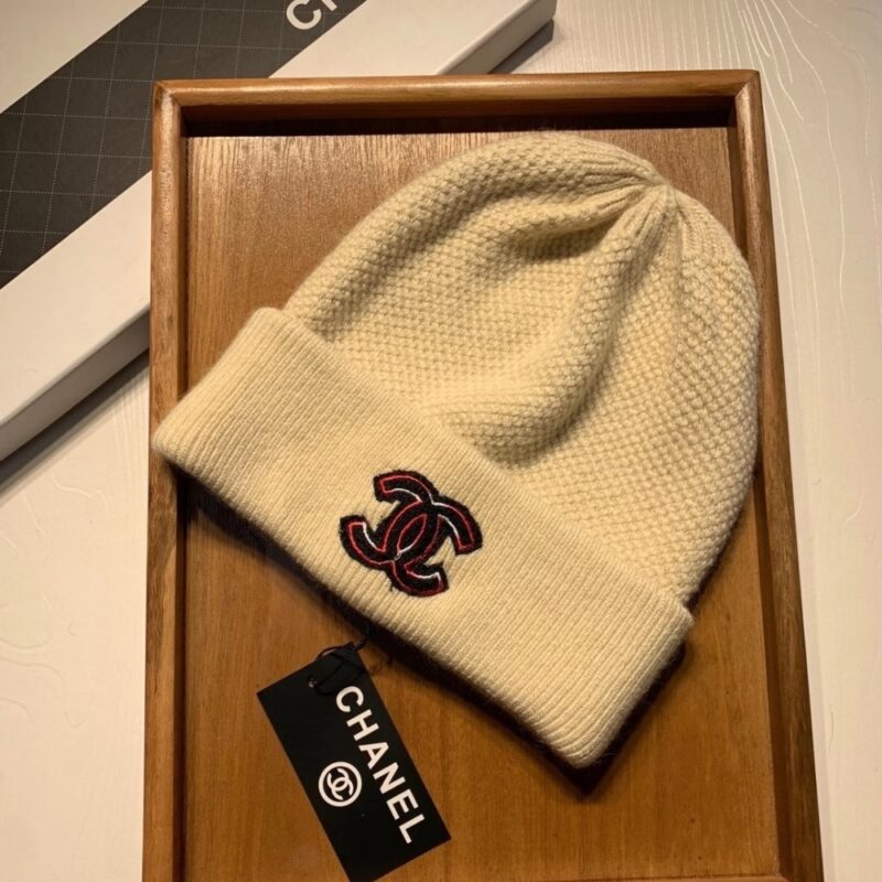 Alternative view of CHANEL CC LOGO CASHMERE BEANIE BEIGE