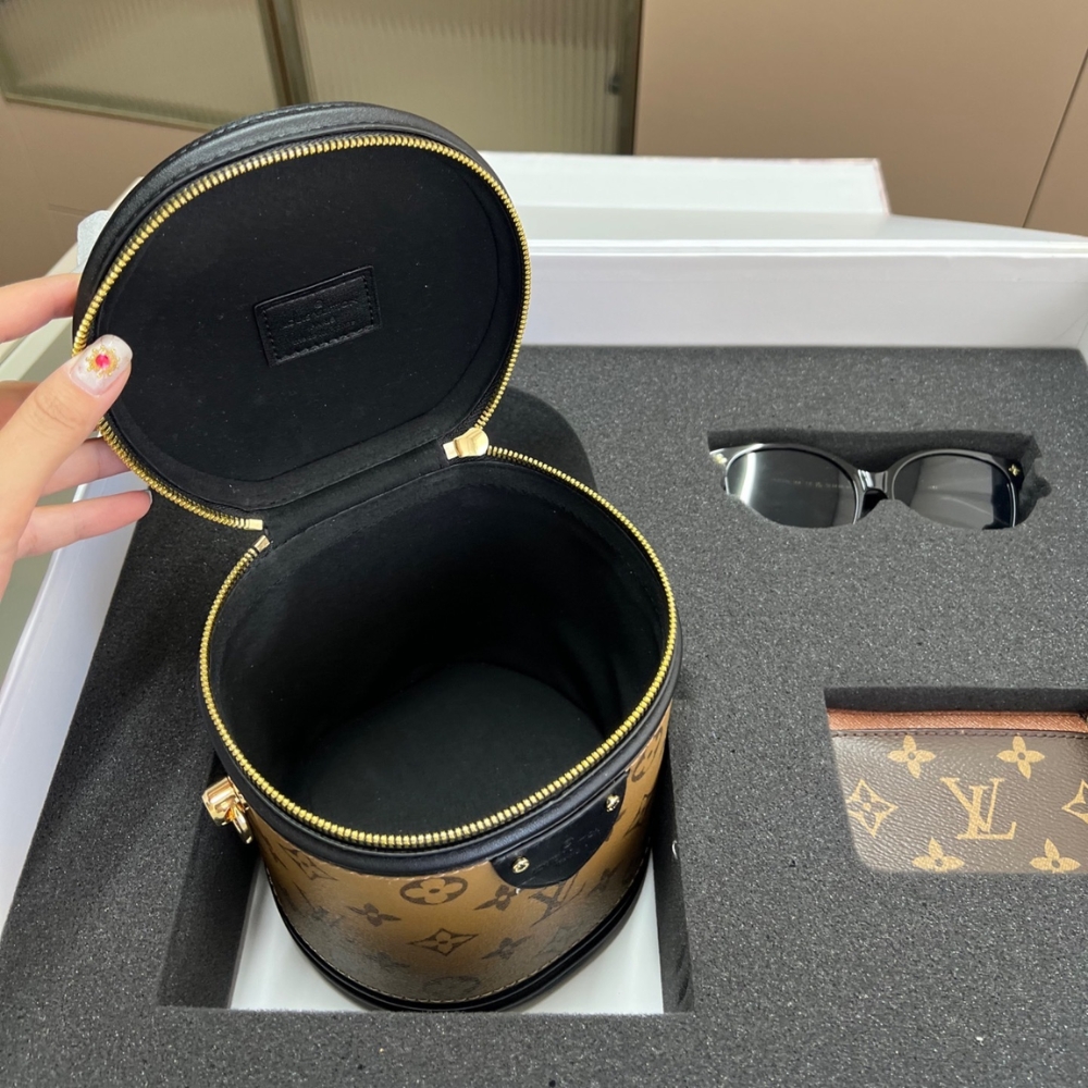 GIFT SET: LOUIS VUITTON CANNES BAG MONOGRAM WITH CARD WALLET & MY MONOGRAM LIGHT CAT EYE GLASSES - Image 7