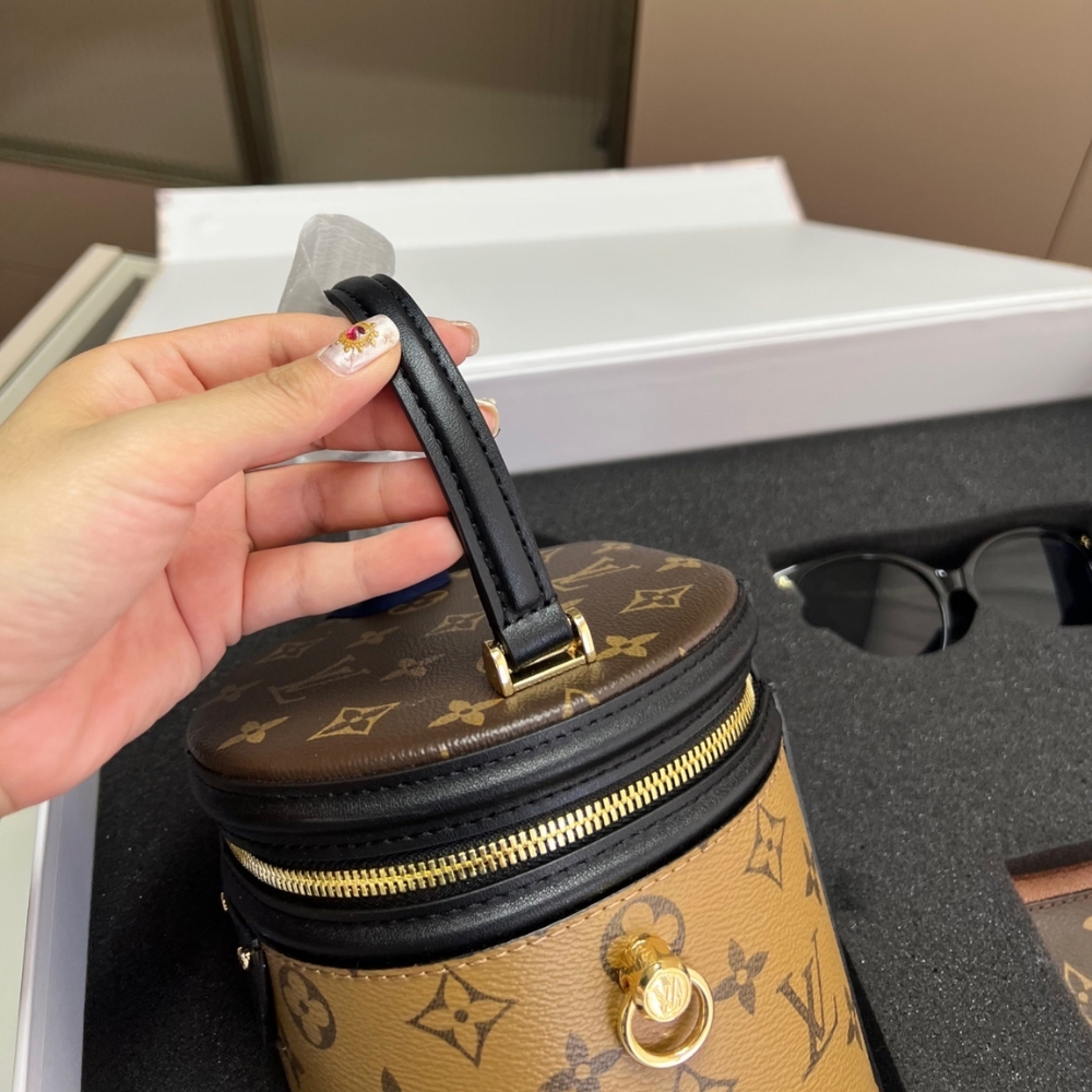 GIFT SET: LOUIS VUITTON CANNES BAG MONOGRAM WITH CARD WALLET & MY MONOGRAM LIGHT CAT EYE GLASSES - Image 6