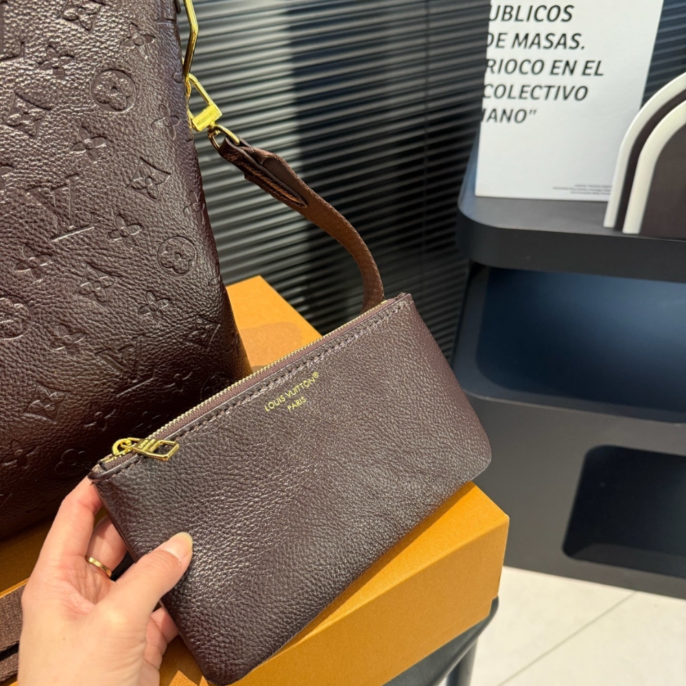 Louis Vuitton Coussin Hobo MM Chocolat 30Cm M12072 - Image 5