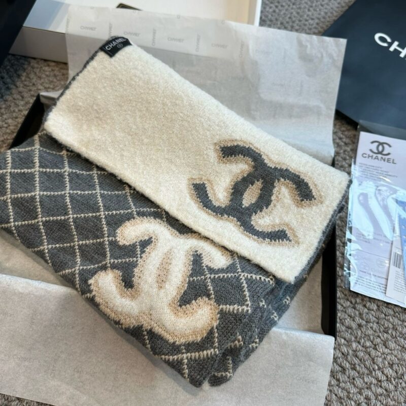 Alternative view of CHANEL SCARF INTERLOCKING CC LOGO GRAY AND WHITE 180CM