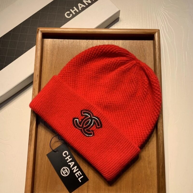 Alternative view of CHANEL CC LOGO CASHMERE BEANIE RED