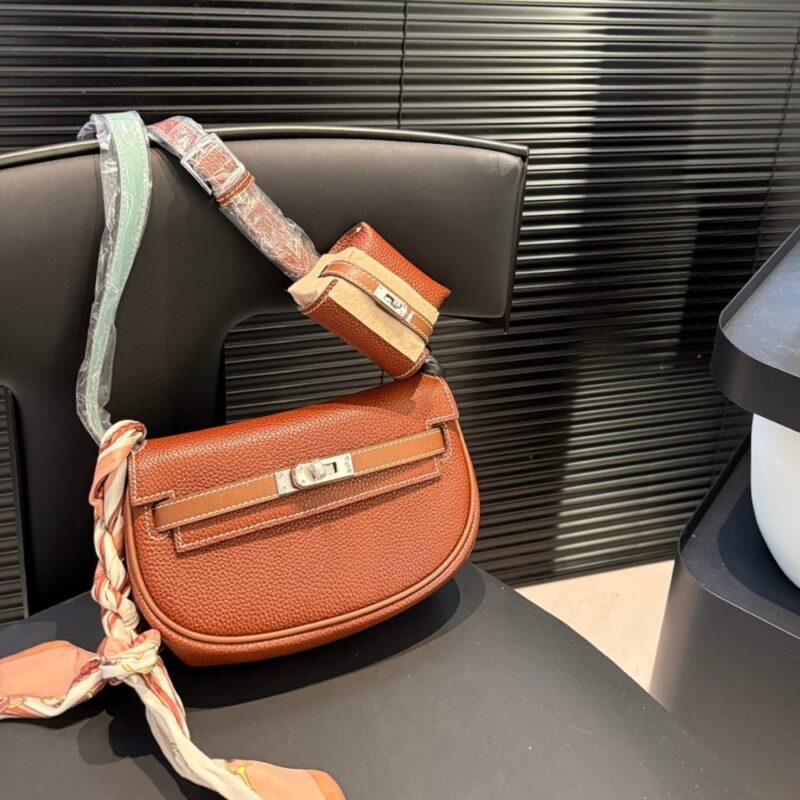 Alternative view of HERMES KELLY MOOVE SWIFT SILVER HARDWARE ORANGE 20CM