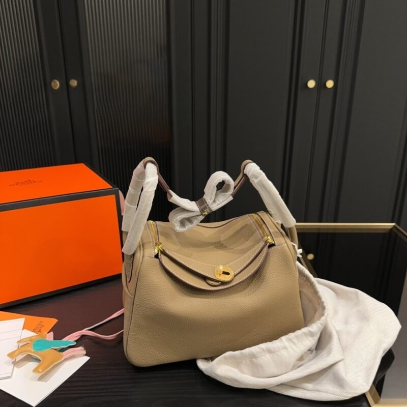 Alternative view of HERMES LINDY 26 TRENCH BEIGE 25CM