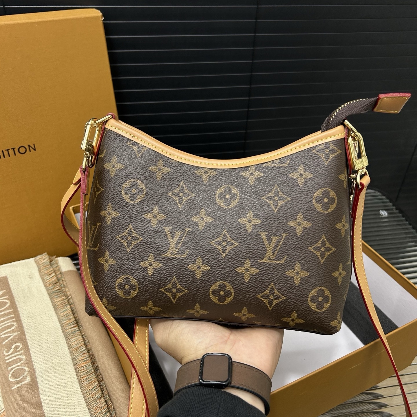 GIFT SET: LOUIS VUITTON CARRYALL BAG IN MONOGRAM CANVAS WITH KNOW ZIPPY COIN & SCARF MONOGRAM BEIGE - Image 8