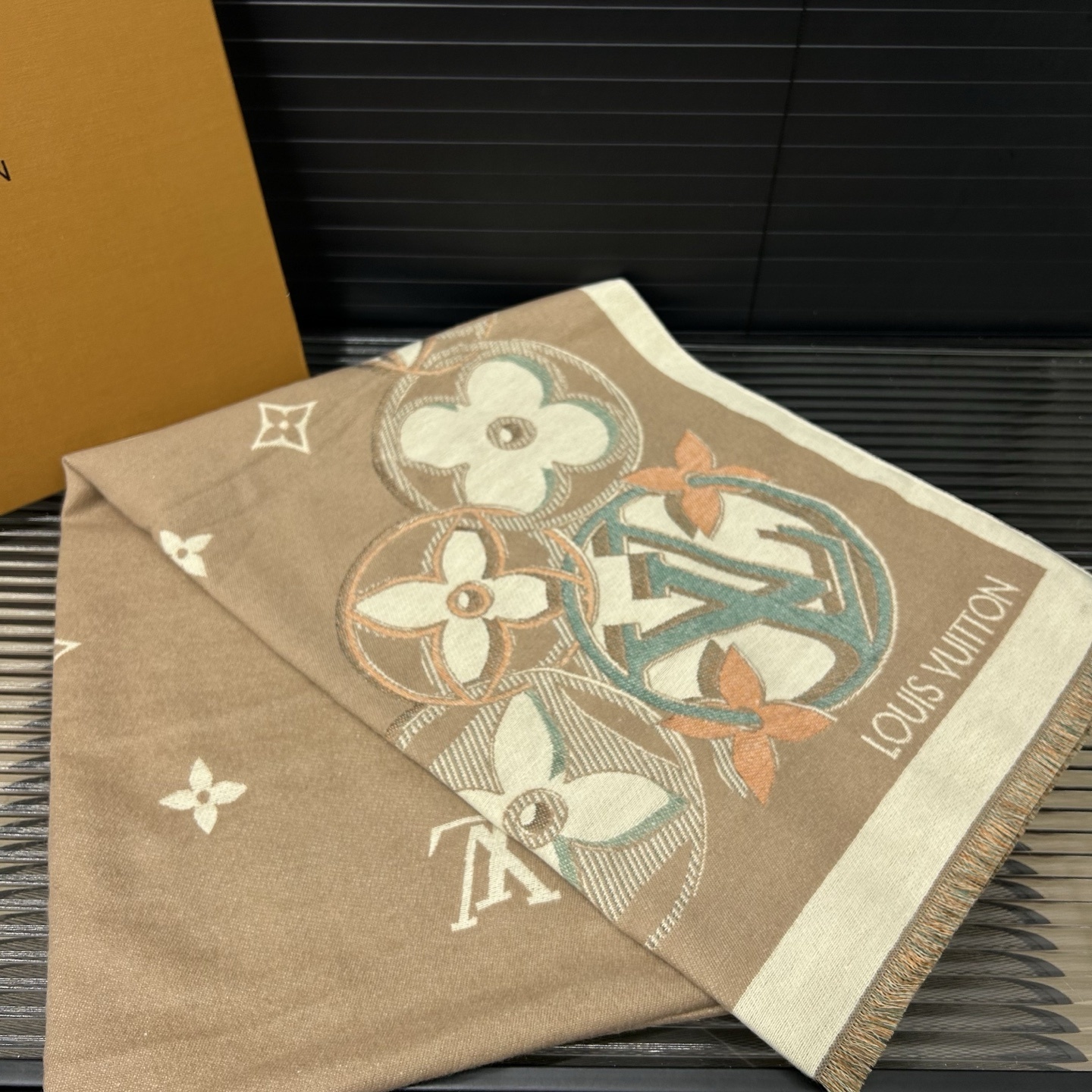 GIFT SET: LOUIS VUITTON CARRYALL BAG IN MONOGRAM CANVAS WITH KNOW ZIPPY COIN & SCARF MONOGRAM BEIGE - Image 3