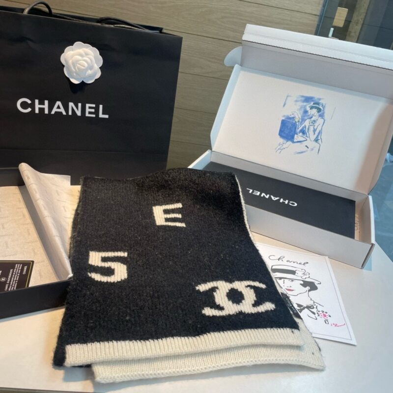 Alternative view of CHANEL LOGO CASHMERE MUFFLER BLACK AND WHITE 170CM