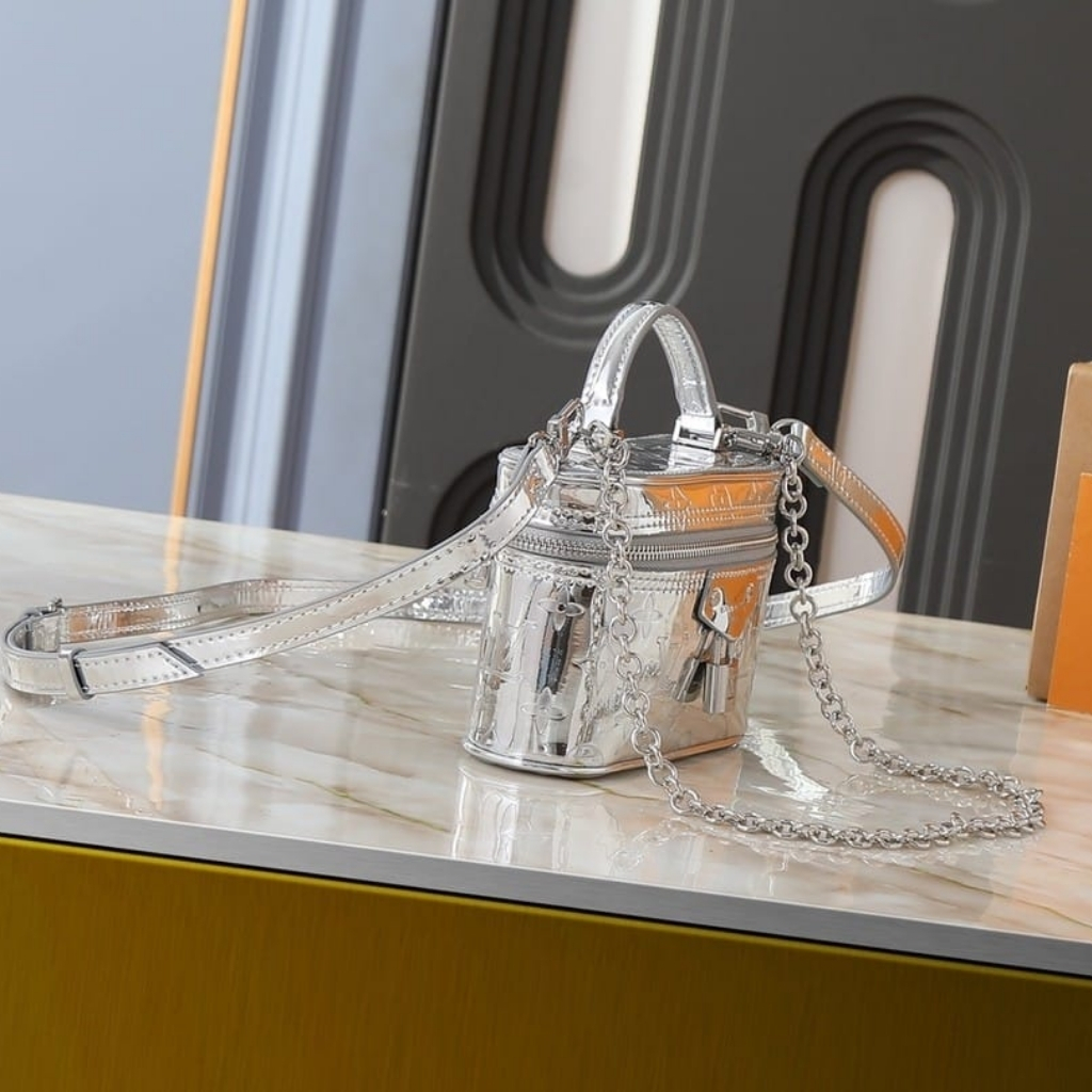 Louis Vuitton Vanity Chain Pouch Silver 19cm M26097 - Image 3