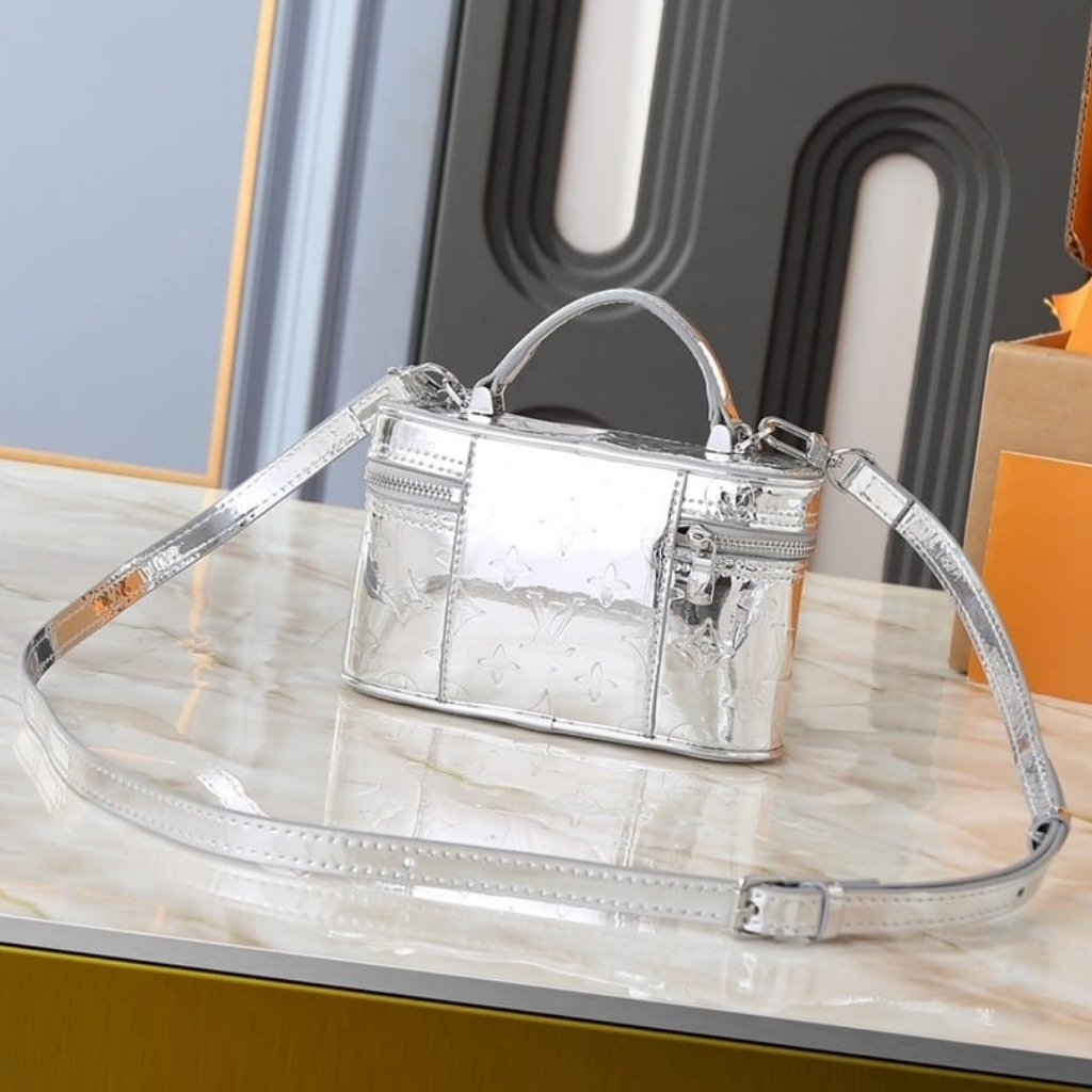 Louis Vuitton Vanity Chain Pouch Silver 19cm M26097 - Image 4