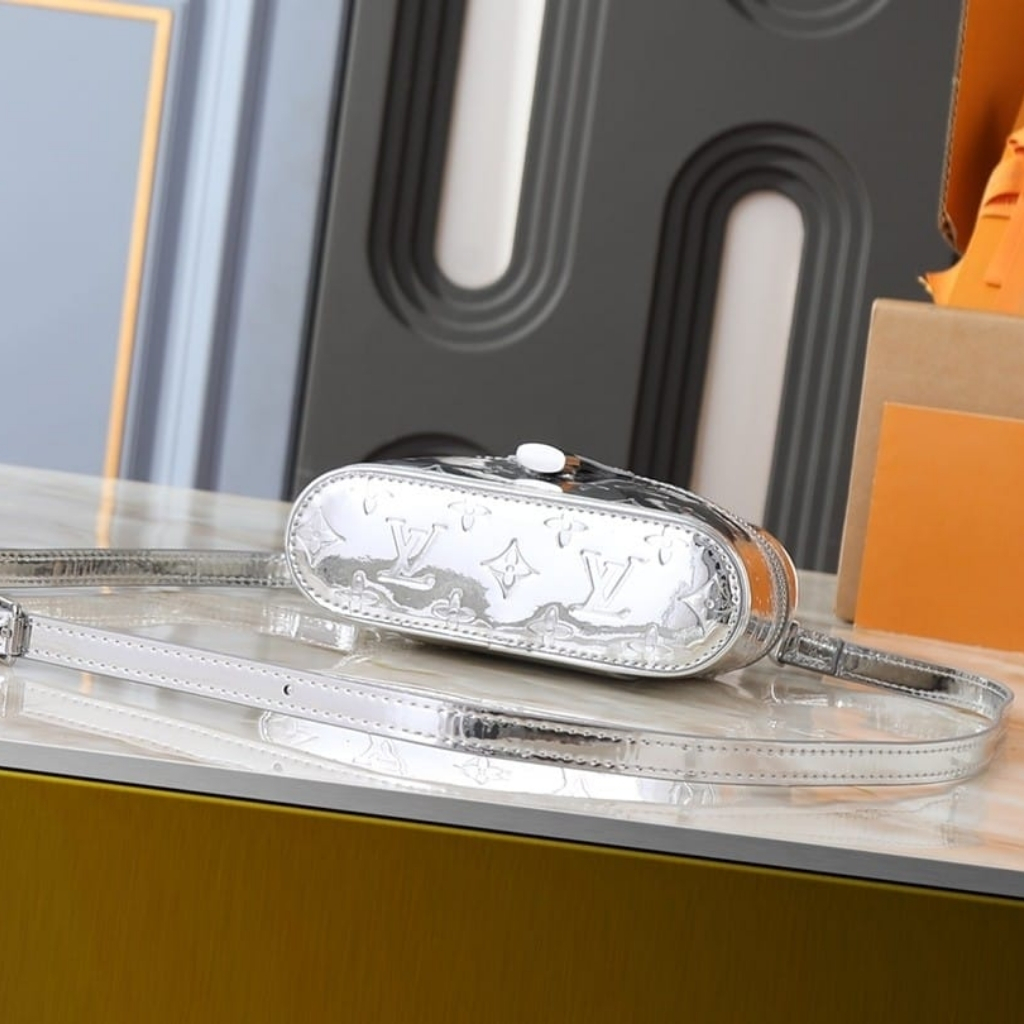 Louis Vuitton Vanity Chain Pouch Silver 19cm M26097 - Image 5