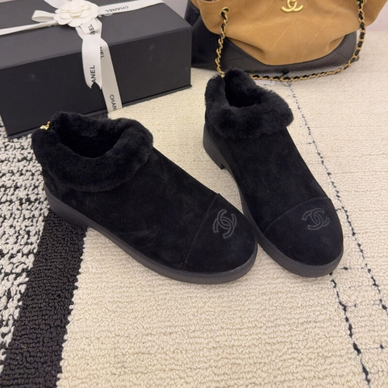 Alternative view of CHANEL SHORT BOOTS SHEARLING BLACK G45940 B17918 94305
