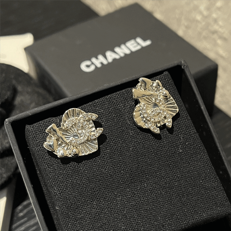 Alternative view of CHANEL CC CRYSTAL HEART EARRINGS GOLD ABG358 B21895 U3549