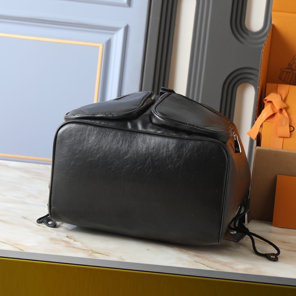 Louis Vuitton Montsouris Cargo Backpack Black 40Cm M13983 - Image 5