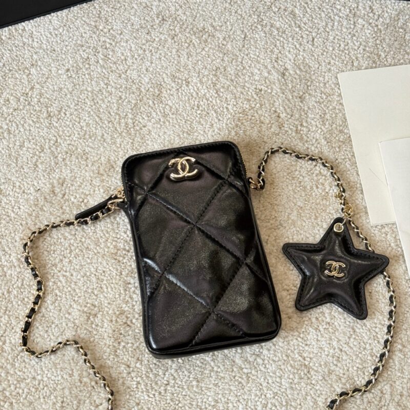 Alternative view of CHANEL PHONE HOLDER WITH CHAIN SHINY CRUMPLED AND GOLD TONE METAL BLACK 18CM AP4777 B21296 94305