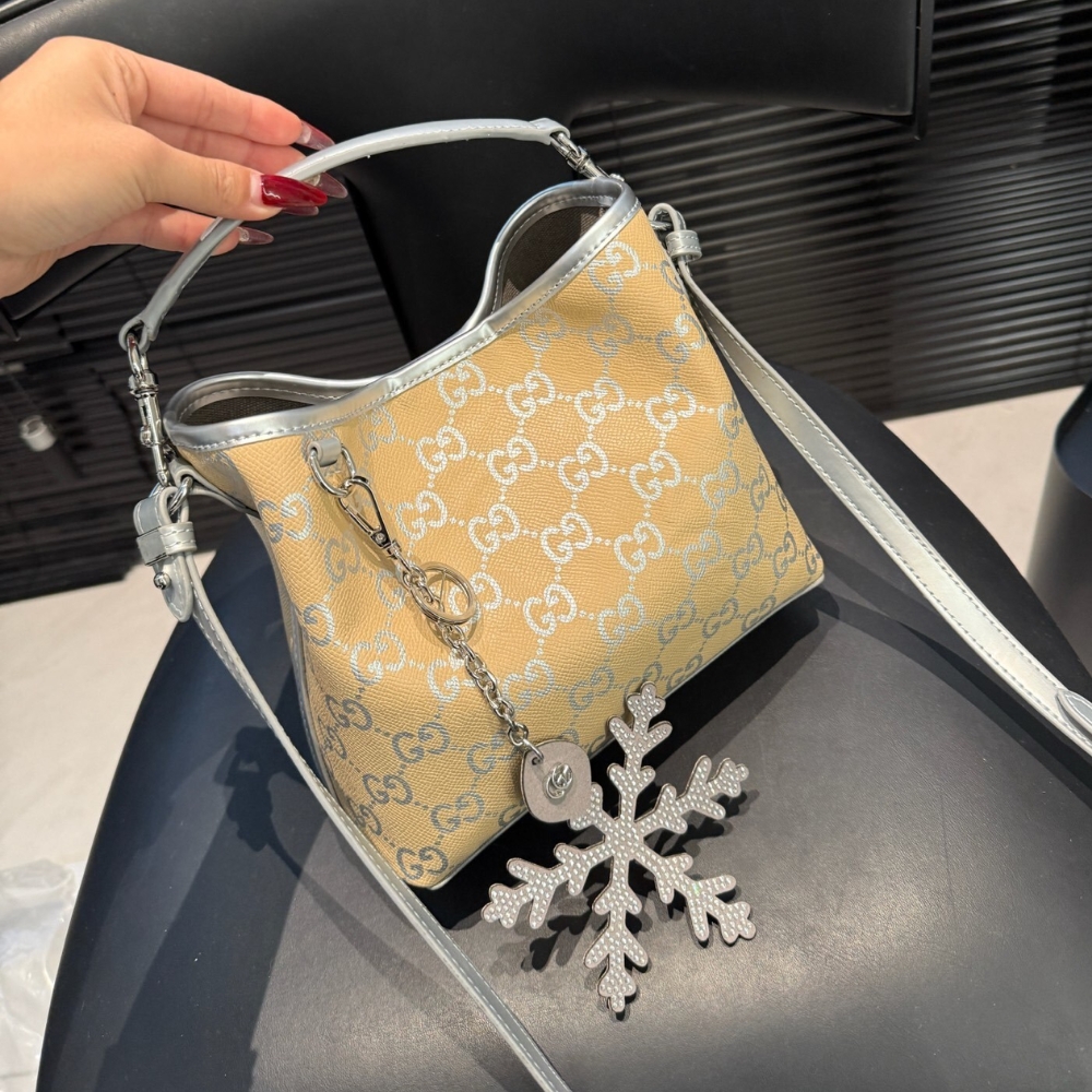 Gucci Gg Emblem Small Bucket Bag Silver Gg Fabric 20Cm 815118 Fafel 8741 - Image 3