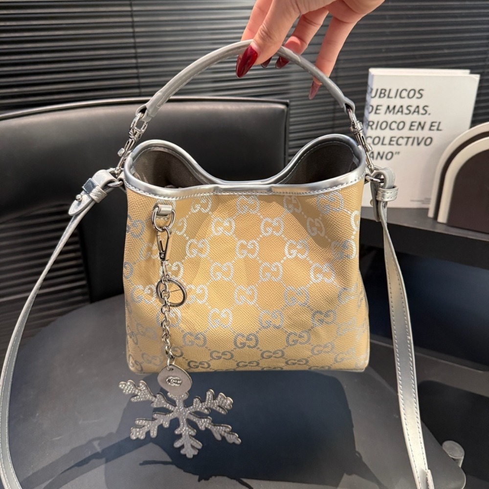 Gucci Gg Emblem Small Bucket Bag Silver Gg Fabric 20Cm 815118 Fafel 8741 - Image 4